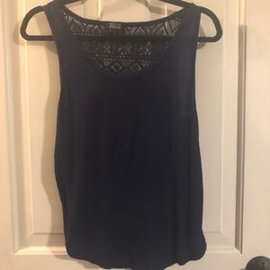 Simple tank with cut out back